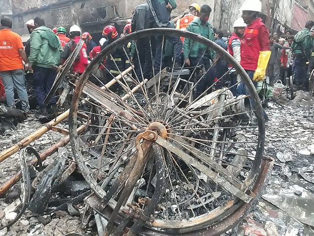 পুড়ে যাওয়া রিকশা
