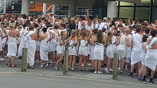 ওটাগো বিশ্ববিদ্যালয়ের ব্যতিক্রমী নবীনবরণ উৎসব। ছবি: উৎপল শুভ্র