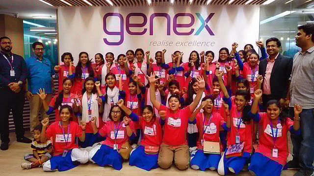 শরীয়তপুর ও পাবনা থেকে আসা ৭৩ ছাত্রী শনিবার দিনভর রাজধানী ঢাকার বিজ্ঞান, প্রযুক্তি ও আইসিটি-বিষয়ক বিভিন্ন স্থাপনা ও প্রতিষ্ঠান পরিদর্শন করে। ছবি: সংগৃহীত