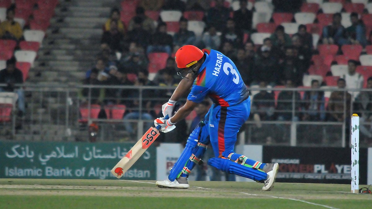 আইরিশ বোলারদের কাল বেধড়ক মেরেছেন জাজাই। ছবি: এএফপি