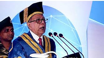 নোয়াখালী বিজ্ঞান ও প্রযুক্তি বিশ্ববিদ্যালয়ের দ্বিতীয় সমাবর্তনে রাষ্ট্রপতি মো. আবদুল হামিদ। ছবি: বাসস
