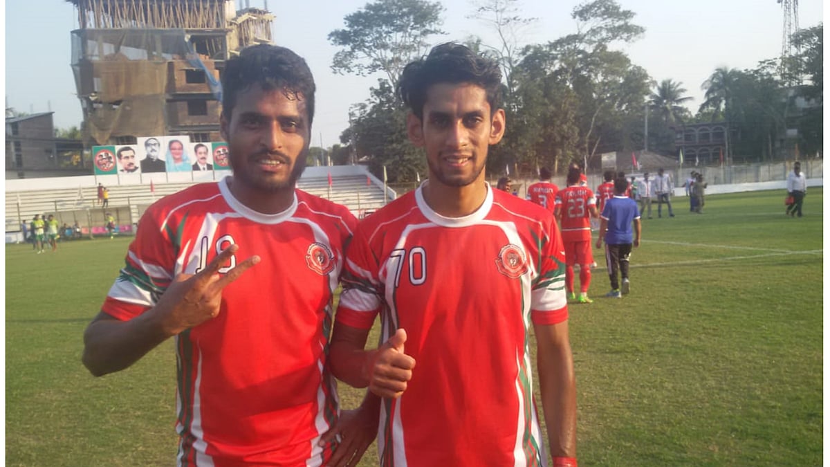 একটি করে গোল করেছেন মেহেদি হাসান রয়েল ও মোহাম্মদ সুজন বিশ্বাস। ছবি: বাফুফে