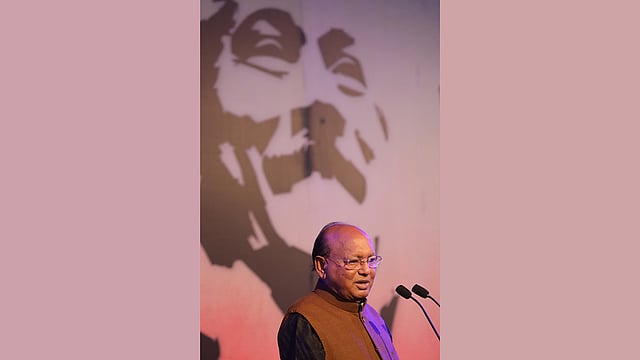 অনুষ্ঠানে প্রধান আলোচক ছিলেন তোফায়েল আহমেদ। গল্পের মতো করে বললেন বঙ্গবন্ধু শেখ মুজিবুর রহমানকে ‘বঙ্গবন্ধু’ উপাধি দেওয়ার দিনটির কথা।
