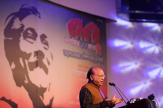 বঙ্গবন্ধুর সঙ্গে সেই সময়ের বিভিন্ন অভিজ্ঞতার কথাও বলেন আওয়ামী লীগের বর্ষীয়ান এই নেতা।
