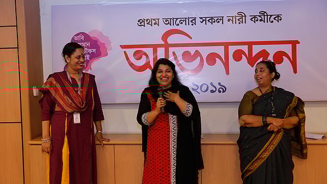 নিজেদের বিভিন্ন অভিজ্ঞতার কথা তুলে ধরেন নারী কর্মীরা। ছবি: সাবিনা ইয়াসমিন