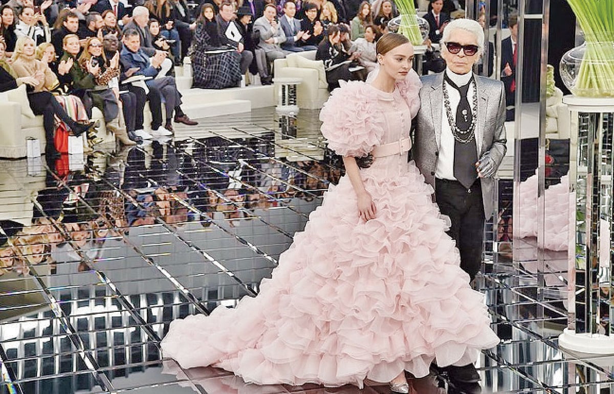 ফ্যাশন মঞ্চে সবসময় চমক তৈরি করতেন লাগারফেল্ড