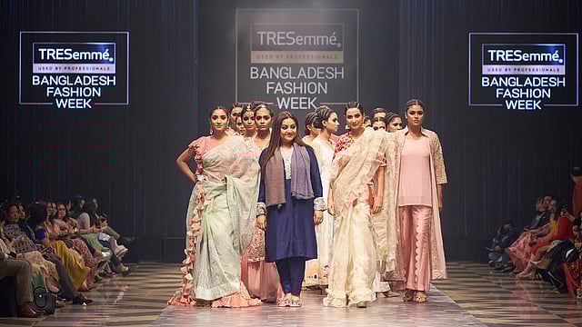 ট্রেসেমে বাংলাদেশ ফ্যাশন উইকের মঞ্চে মডেলরা। ছবি: সংগৃহীত