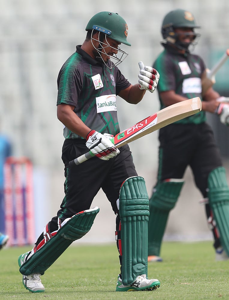 দলকে জেতানোর মতো খেলতে পারেননি মোহাম্মদ আশরাফুল। ছবি: শামসুল হক