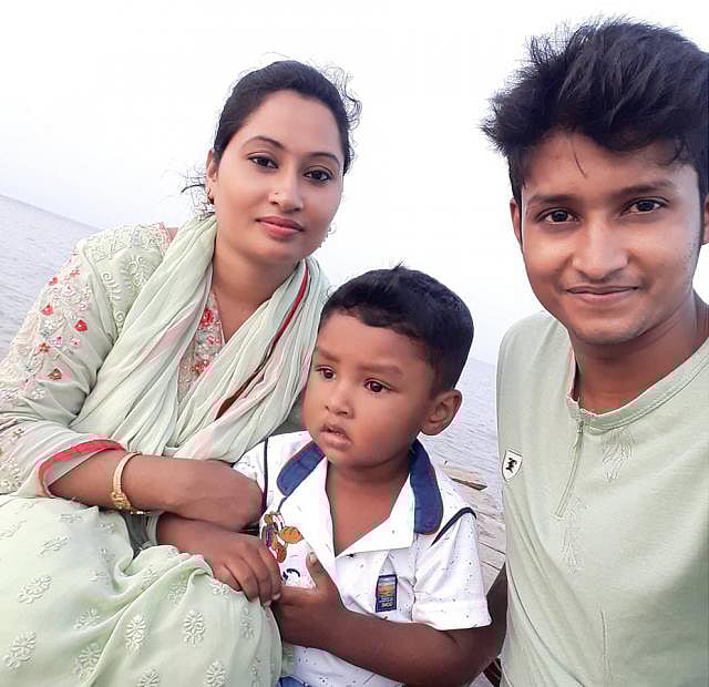 স্ত্রী ঝুমা খাতুন ও একমাত্র ছেলে আফরানের সঙ্গে সোহেল রানা। ছবিটি এখন শুধুই স্মৃতি। সংগৃহীত ছবি