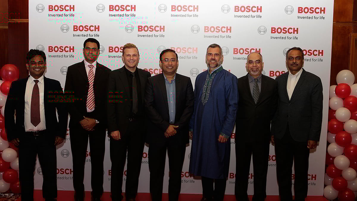 বোস ব্র্যান্ডের আনুষ্ঠানিক যাত্রা উপলক্ষে আয়োজিত অনুষ্ঠানে এডিসন গ্রুপের কর্মকর্তারা। ছবি: সংগৃহীত।