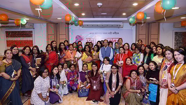 ধন ধান্য পুষ্প ভরা গানটির মধ্য দিয়ে শেষ হয় অনুষ্ঠান। ছবি: সাবিনা ইয়াসমিন