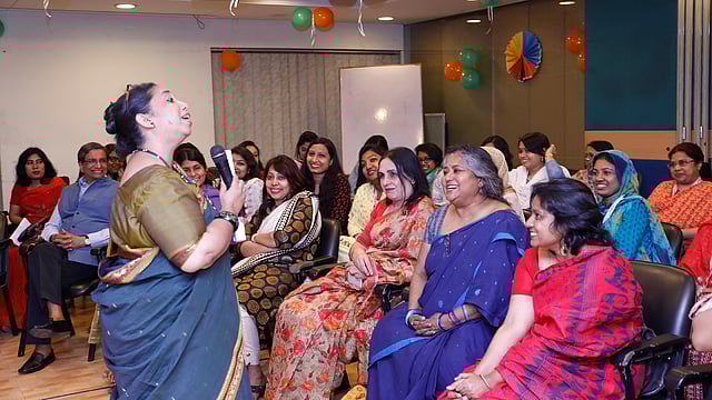 সঞ্চালনায় ছিলেন প্রথম আলোর ফিচার সম্পাদক সুমনা শারমীন। ছবি: সাবিনা ইয়াসমিন