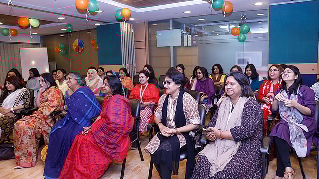 উপস্থিত ছিলেন প্রথম আলোর ঢাকা কার্যালয়ের সব নারী। ছবি: সাবিনা ইয়াসমিন