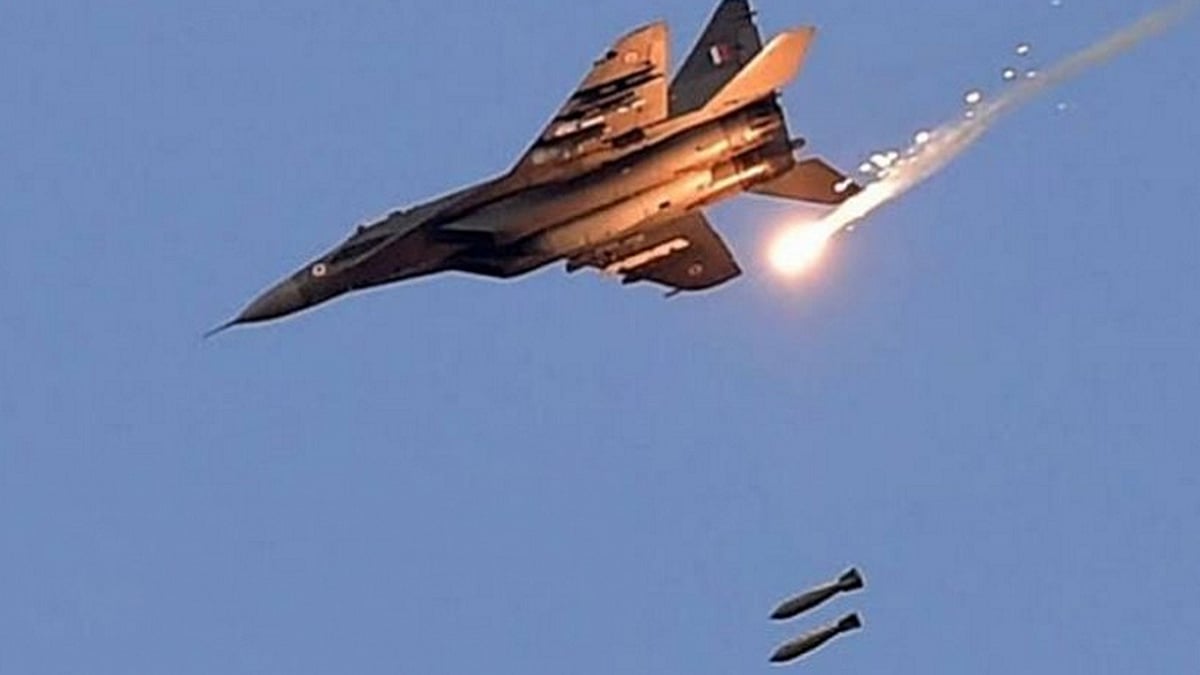 পাকিস্তানের নিয়ন্ত্রণরেখায় (লাইন অব কন্ট্রোল) ভারতের বিমানবাহিনী হামলা চালিয়েছে । ছবি: সংগৃহীত