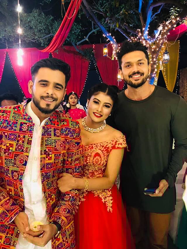 সিয়াম আহমেদ, টয়া ও আরিফিন শুভ। ছবি: দীপু মালাকার