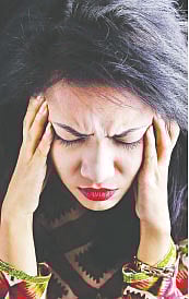 প্রাথমিক পর্যায়ে চোখ ব্যথাকে মাথা ব্যথা থেকে পার্থক্য করতে হবে। ছবি: অধুনা