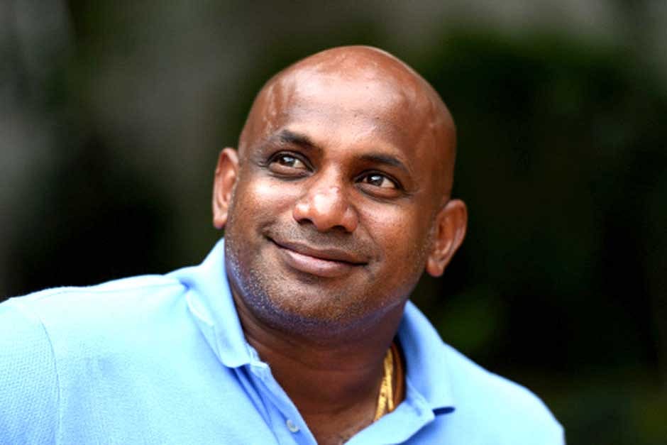 নিজের অবস্থান জানানোর জন্য টুইটারকে বেছে নিয়েছেন জয়াসুরিয়া। ছবি: এএফপি