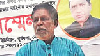 সংবাদ সম্মেলনে বক্তব্য দিচ্ছেন পূর্বধলায় উপজেলা পরিষদ নির্বাচনে  চেয়ারম্যান পদপ্রার্থী জাহিদুল ইসলাম।  প্রথম আলো