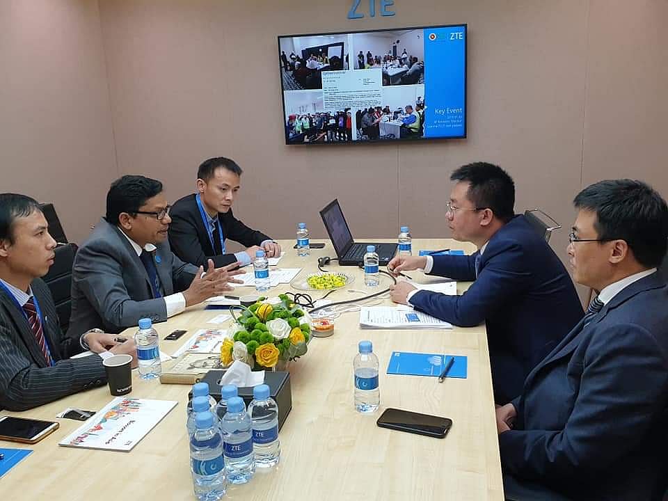 জেডটিইর কর্মকর্তাদের সঙ্গে প্রতিমন্ত্রী জুনাইদ আহমেদ