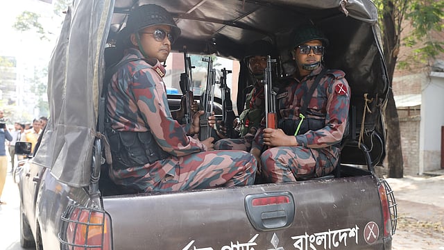 ঢাকা উত্তর সিটি করপোরেশনে (ডিএনসিসি) মেয়র পদে উপনির্বাচনে রাজধানীর গুলশান এলাকায় বিজিবির টহল। গুলশান ২, ঢাকা, ২৮ ফেব্রুয়ারি। ছবি: আবদুস সালাম