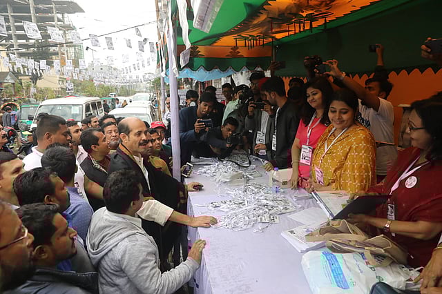 ভোটকেন্দ্রের বাইরে আতিকুল ইসলাম। ছবি: দীপু মালাকার