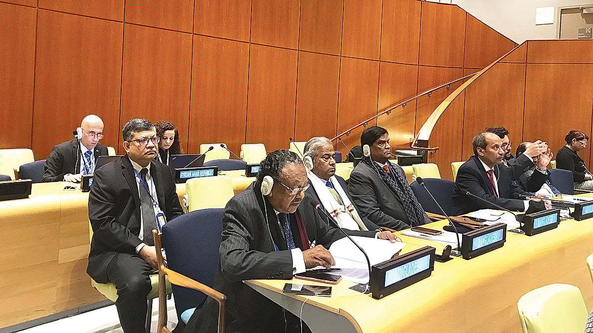 আন্তসংসদীয় ইউনিয়নের শুনানিতে বক্তব্য দেন  বাংলাদেশ প্রতিনিধি দলের প্রধান আ ফ ম রুহুল হক