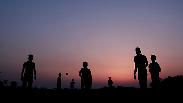 খেলায় মগ্ন সবাই