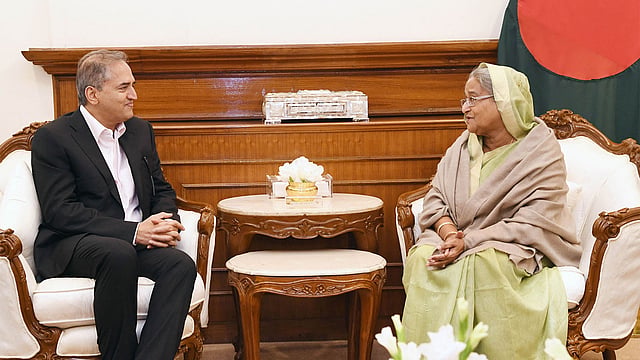 প্রধানমন্ত্রী শেখ হাসিনার সঙ্গে তাঁর কার্যালয়ে সাক্ষাৎ করেন ভারতের বিশিষ্ট হৃদরোগ বিশেষজ্ঞ ডা. দেবী শেঠি। ঢাকা, ০৪ মার্চ। ছবি: পিআইডি