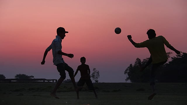 খেলায় বিজয়ের জন্য আপ্রাণ চেষ্টা