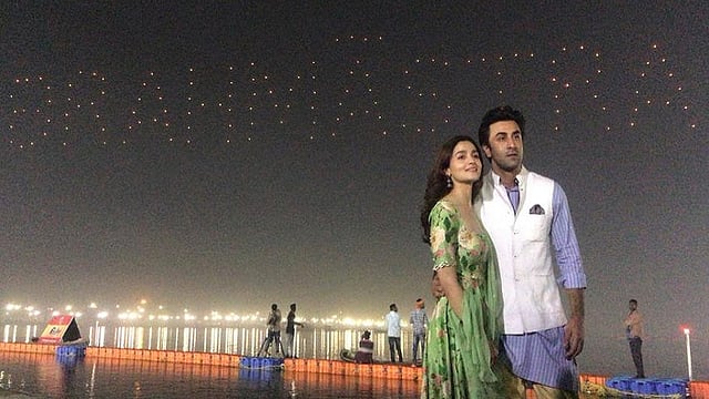 কুম্ভর আকাশ গতকাল সোমবার রাতে ঝলমলিয়ে উঠেছে ‘ব্রহ্মাস্ত্র’র আলোয়