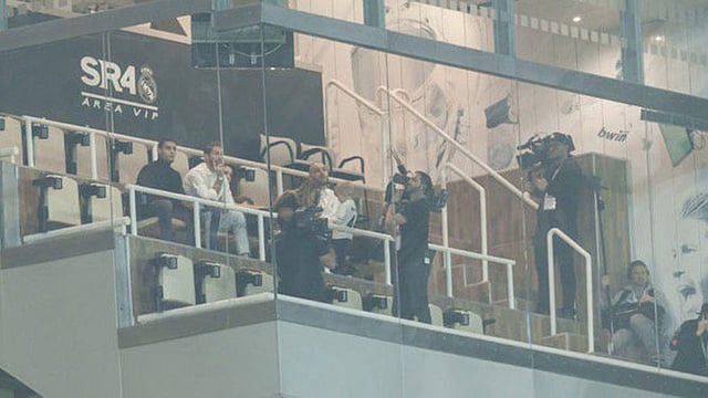 খেলা দেখার ফাঁকে একটি তথ্য চিত্রের ভিডিওতেও অংশ নেন রিয়াল অধিনায়ক। ছবি: মার্কা