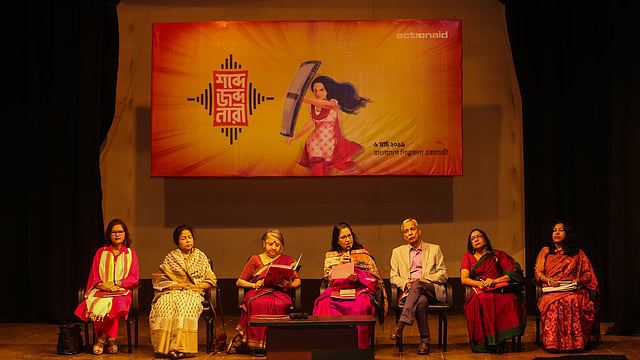 প্রদর্শনীর পাশাপাশি আলোচনা সভারও আয়োজন করা হয়। বাংলাদেশ শিল্পকলা একাডেমি, ঢাকা, ৬ মার্চ। ছবি: সাবরিনা ইয়াসমীন
