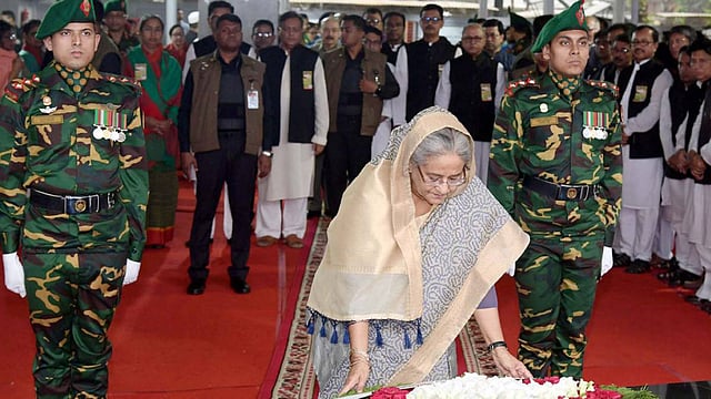 বঙ্গবন্ধু শেখ মুজিবুর রহমানের প্রতি প্রধানমন্ত্রী শেখ হাসিনার শ্রদ্ধা। ছবি: ইউএনবি