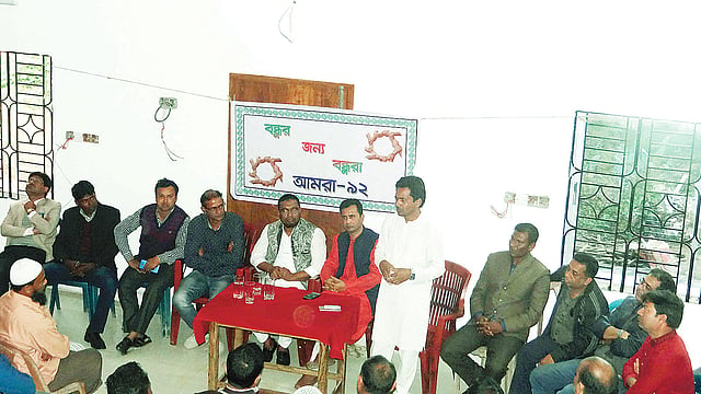 প্রার্থী আনোয়ার হোসেনের বাসায় গতকাল।