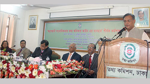 তথ্য কমিশন আয়োজিত ‘অনুসন্ধানী সাংবাদিকতায় তথ্য অধিকার আইনের ব্যবহার’ শীর্ষক কর্মশালায় প্রধান অতিথির বক্তব্য রাখছেন তথ্যমন্ত্রী হাছান মাহমুদ। তথ্য কমিশন কার্যালয়, আগারগাঁও, ঢাকা, ৬ মার্চ। ছবি: বাসস