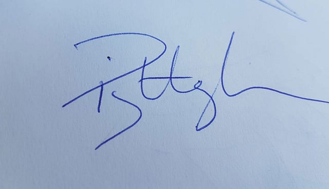 ডেভিড পারসনসের খাতায় অকালপ্রয়াত ফিল হিউজের অটোগ্রাফ। ছবি: লেখক