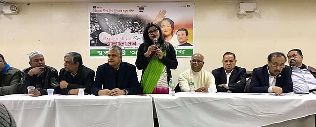 ঐতিহাসিক ৭ মার্চ উপলক্ষে যুক্তরাষ্ট্রের নিউইয়র্কে স্থানীয় আওয়ামী লীগ আয়োজিত এক আলোচনা সভায় বক্তব্য দিচ্ছেন বক্তারা। ছবি: প্রথম আলো