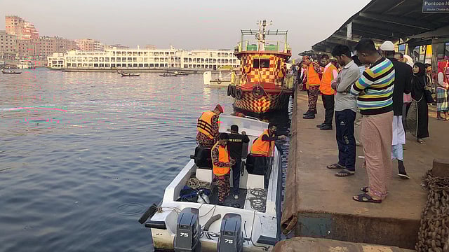 সকাল পর্যন্ত নিখোঁজ কাউকে উদ্ধার করতে পারেনি উদ্ধারকারী দল। ছবি: জামিল খান