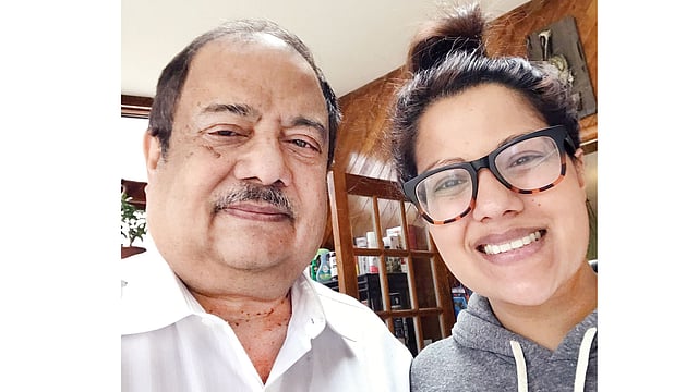 বাবা জিয়াউদ্দীন আহমেদ ও মেয়ে নাহরিন আহমেদ