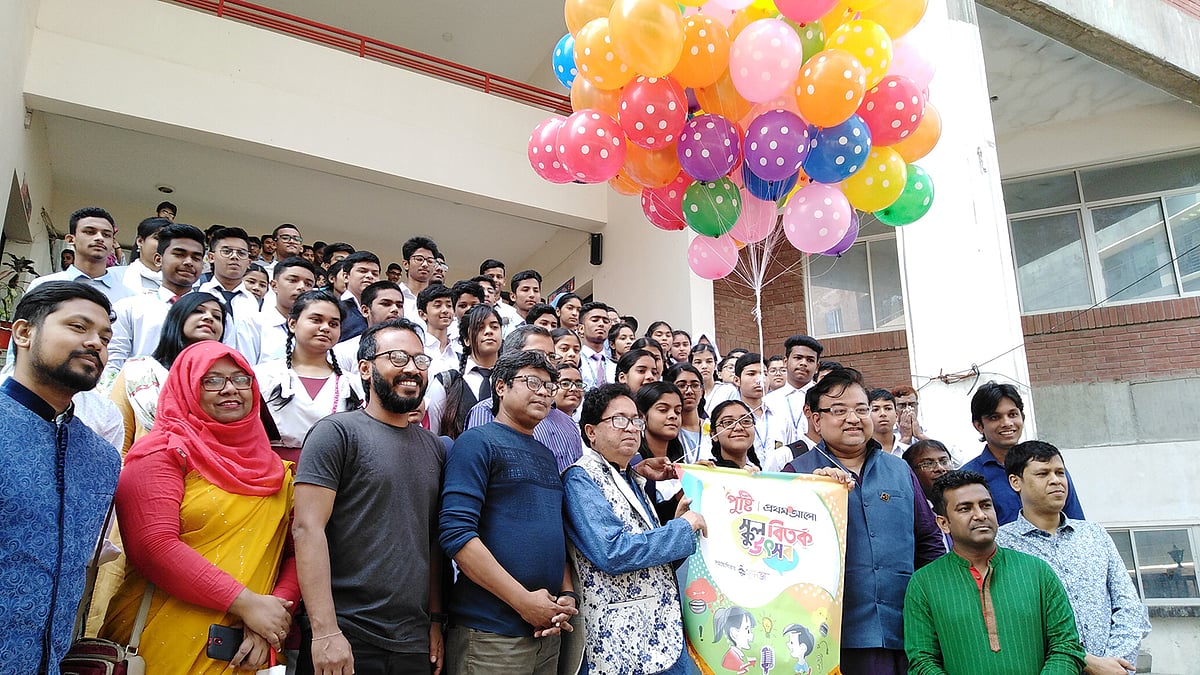 পুষ্টি-প্রথম আলো স্কুল বিতর্ক উৎসবের উদ্বোধন। ছবি: প্রথম আলো
