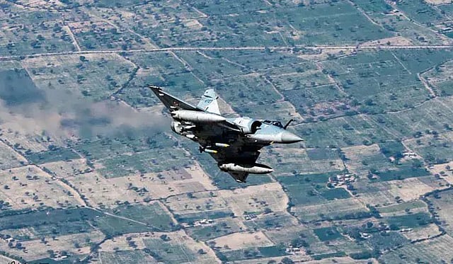 পুলওয়ামায় সন্ত্রাসী হামলায় ৪০ জনেরও বেশি ভারতীয় আধা সামরিক বাহিনীর জওয়ান নিহত হন। এ জন্য পাকিস্তানকে দায়ী করে বালাকোটে বিমান হামলা চালায় ভারত। ছবিটি টুইটার থেকে নেওয়া