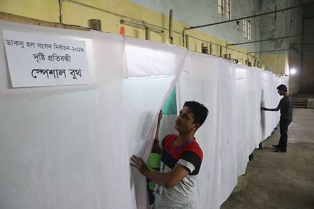 দৃষ্টিপ্রতিবন্ধীদের জন্য স্পেশাল বুথ তৈরি করা হচ্ছে