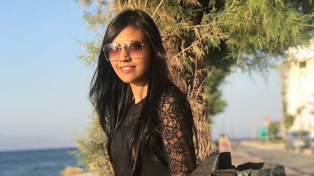লেখিকা
