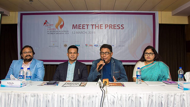 ‘প্লাটিনাম বিজনেস উইমেন অ্যাওয়ার্ড ২০১৯’ দেওয়ার উদ্যোগ নিয়েছে লাইফস্টাইল ম্যাগাজিন ‘কালারস’। সংবাদ সম্মেলনে বিস্তারিত জানানো হয়। ছবি: প্রেস বিজ্ঞপ্তি