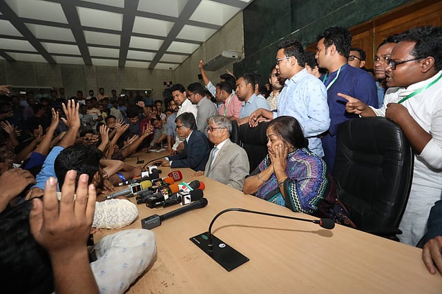 ছাত্রলীগের নেতা-কর্মীদের বিক্ষোভ। ছবি: দীপু মালাকার