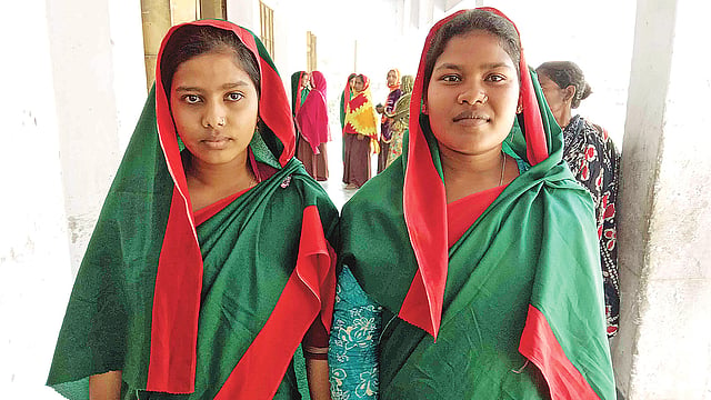 নির্বাচনি দায়িত্বে সোনালী ও প্রেমা।