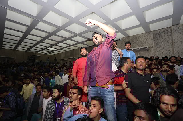 ছাত্রলীগের নেতা-কর্মীদের বিক্ষোভ। ছবি: দীপু মালাকার