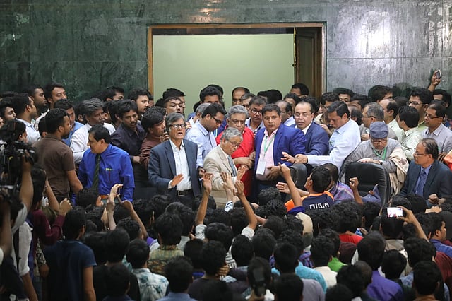 ছাত্রলীগের নেতা-কর্মীদের বিক্ষোভ। ছবি: দীপু মালাকার