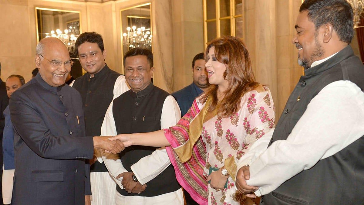 বাংলাদেশের বিভিন্ন রাজনৈতিক দলের তরুণ নেতারা মঙ্গলবার নয়াদিল্লিতে ভারতের রাষ্ট্রপতি রামনাথ কোবিন্দের সঙ্গে সাক্ষাৎ করেন। ছবি: প্রথম আলো