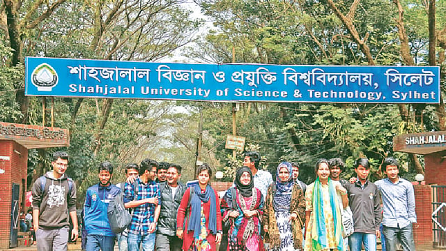 উচ্চশিক্ষায় এগিয়ে চলেছে সিলেট। প্রতিষ্ঠিত হচ্ছে নতুন নতুন সরকারি ও বেসরকারি বিশ্ববিদ্যালয়। উজ্জ্বল, উচ্ছ্বল শিক্ষার্থীদের এ ছবি শাহজালাল বিজ্ঞান ও প্রযুক্তি বিশ্ববিদ্যালয়ের।